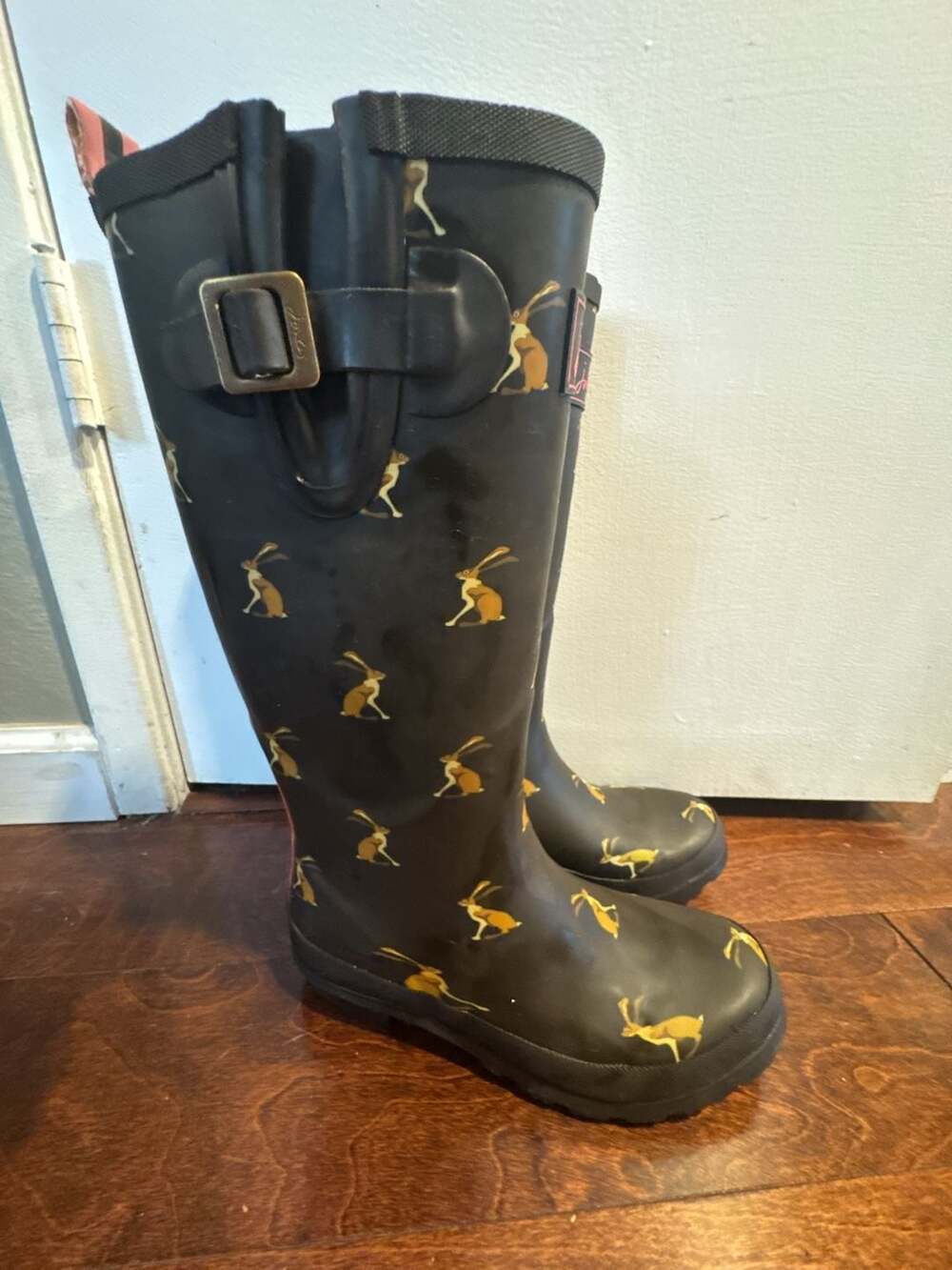 Joules Women's Tall Printed Wellington Boots with Adjustable Back Gusset in Hare